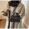 Retro Small Bag Women's Bag New Fashion Autumn and Winter Shoulder Messenger Bag High-end Portable Small Square Bag