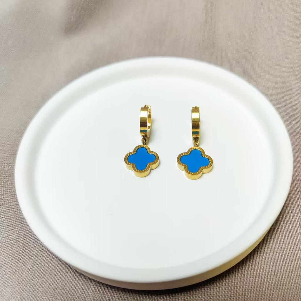 18K Clover Ear Clip Titanium Steel Short, Versatile, Simple, Light Luxury, Gold Edge Earstuds