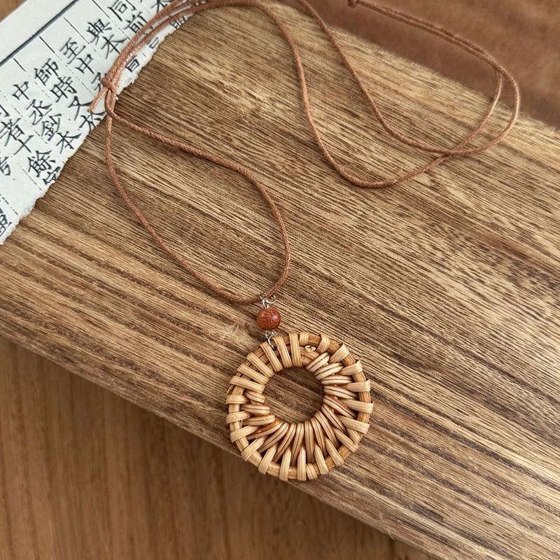 High-End Women's Retro Oval Geometric Resin Necklace