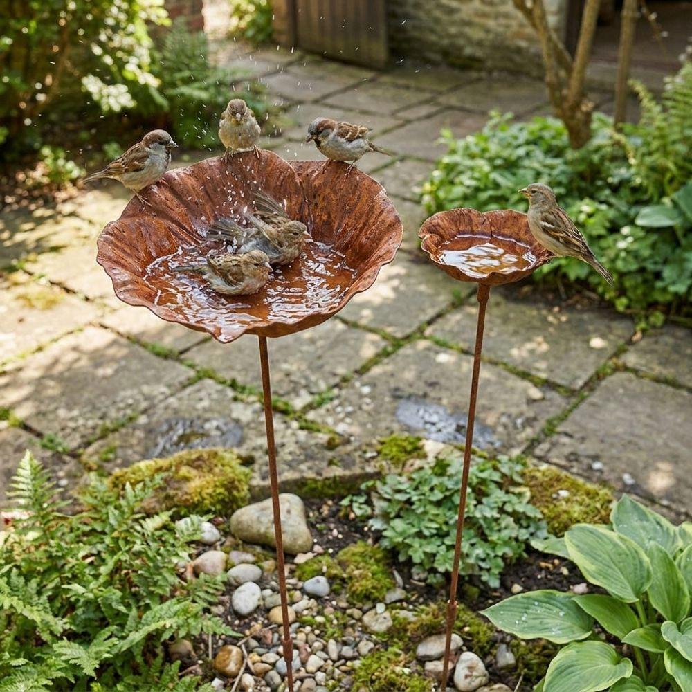 Flower Shape Metal Bird Bath Rusted Vintage Iron Art Bird Water Dispenser Handcrafted Ground Insert Flower Garden Stake