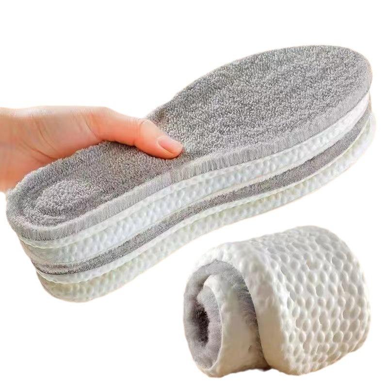 

Стелька супермягкая и такое ощущение, что наступаешь на какашку. Не деформируется. Стелька удобная, мягкая и теплая 46 серый