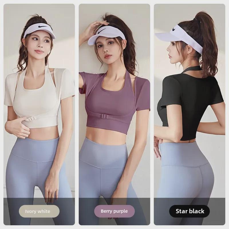 Pfirsichfarbener Neckholder-Yogaanzug mit Brustpolster - Kurzärmelig, Enganliegend