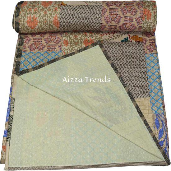 Aizza Trends Handgefertigte Patchwork- und Patola-Arbeit Kantha-Quilt aus reiner Baumwolle - Traditionelle indische Tagesdecke - Vintage Baumwollseide Sari-Quilt