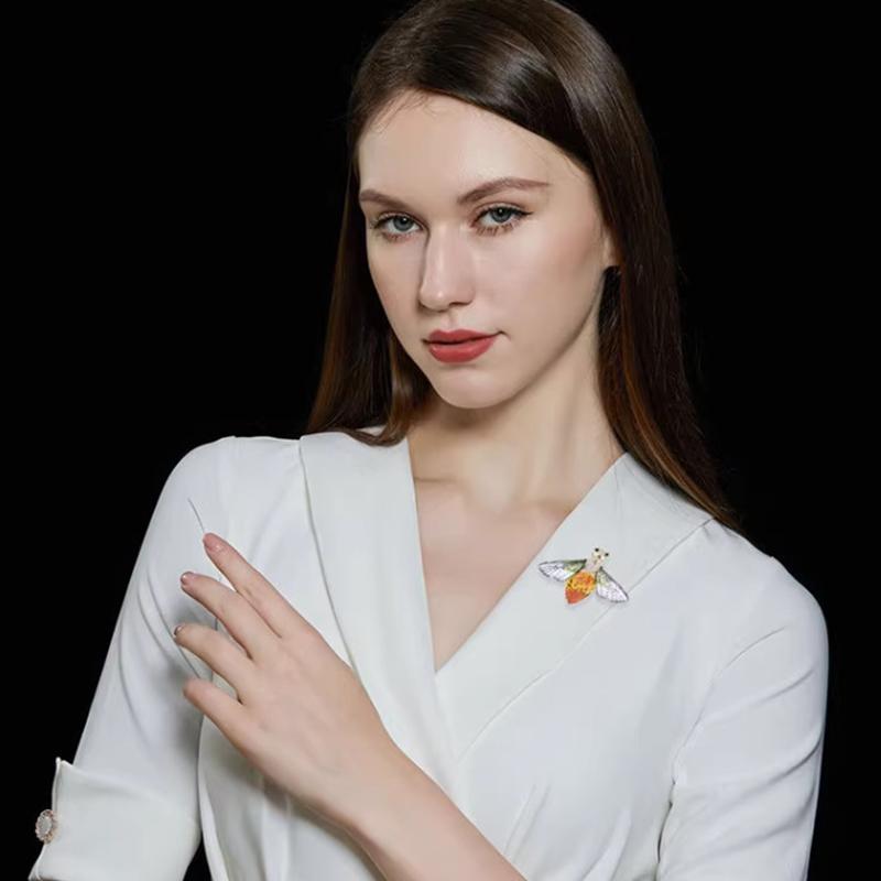 Versatile Cartoon Bee Brooches For Women Girls Exquisite Cute Pins Temperament Shiny Corsage Clothing Accessories Gifts