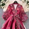Wunderschönes Chiffon-Wickelkleid mit Blumendruck und Laternenärmeln, Spleißbandage, Schnürung, Kreuz-V-Ausschnitt, dicker Satin, Boho-Partykleidung
