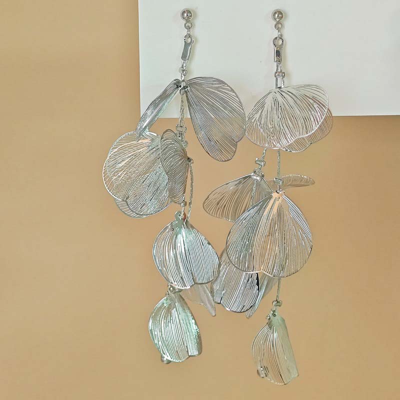 Fashion Long Tassel Petal Drop Earrings for Women Luxury Metal Crystal Hollow Flower Temperament Earrings Wedding Zircon Gifts