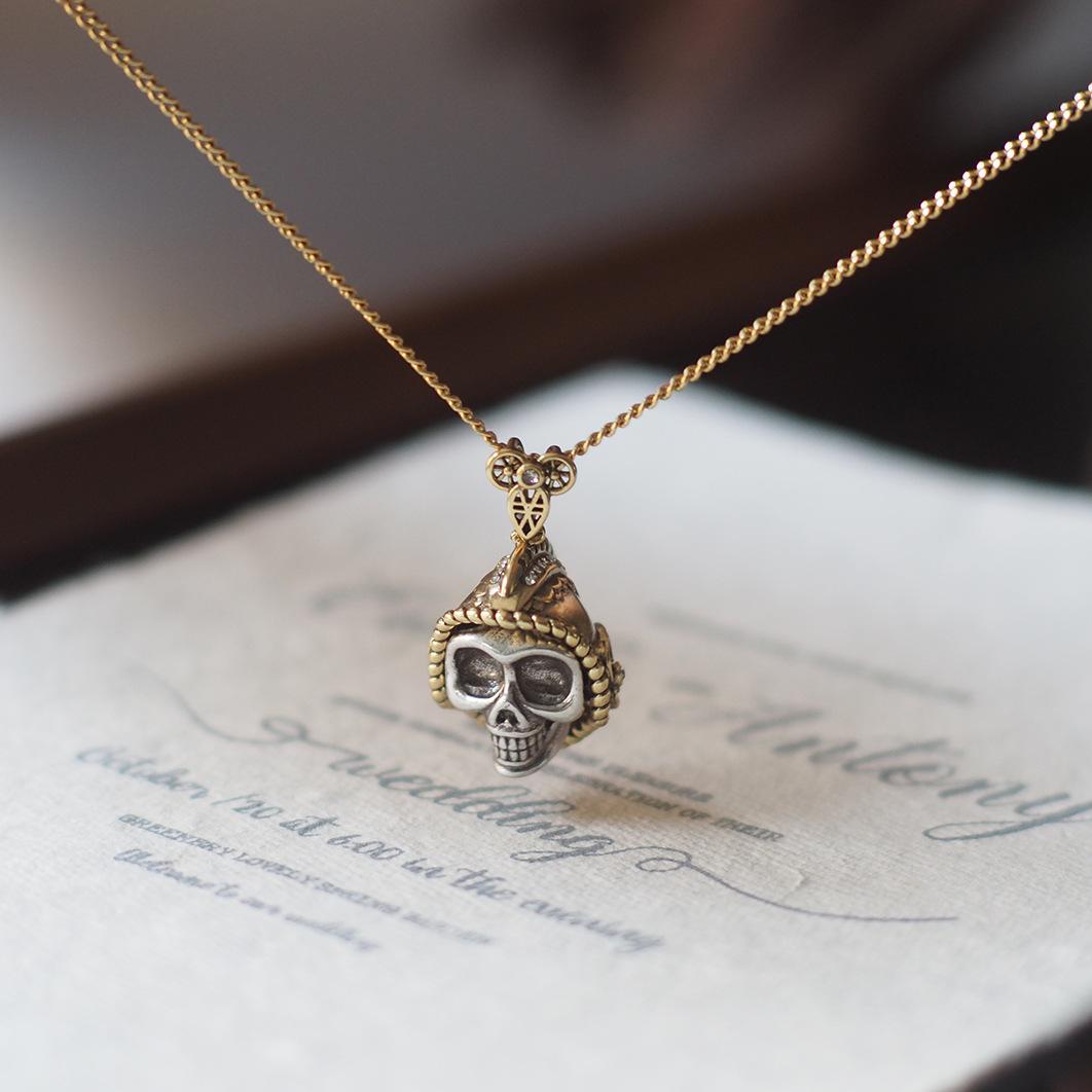 

Персонализированное ожерелье в стиле панк с изображением черепа на свитере