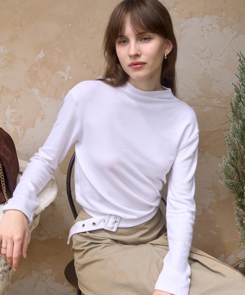 CHERI AUBE Hazel Belt Mock Neck Tee-Ivory