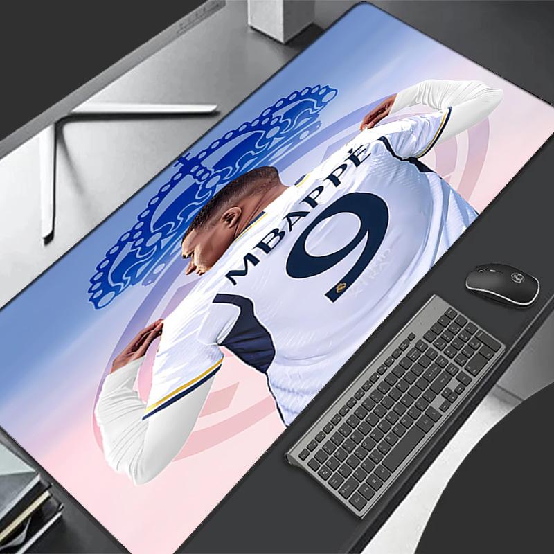 Kylian Mbappé Thema Premium Rutschfestes Mauspade mit Genähten Kanten, Strapazierfähiges Gummi-Material, für Schreibtisch & Gaming Tolle Geschenke