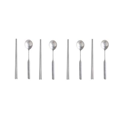 Richtiges Löffel- und Stäbchen-Set für 4 Personen