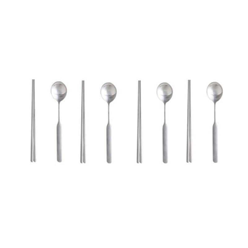 

Correct spoon and chopsticks set for 4