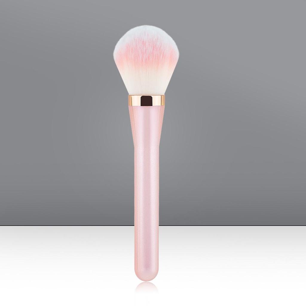 Large Fluffy Foundation Brush, Skin-Friendly Texture, Non-Shedding, Ideal for Powder and Blush Makeup.