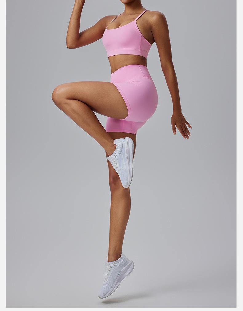 Plus Size Yoga Set: Beautiful Back, High Waist Shorts, Quick Dry Fitness Outfit
