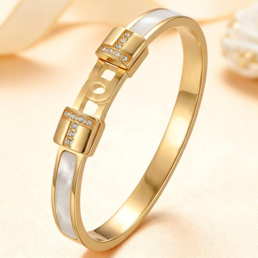 Four-Leaf Clover Titanium Steel Bracelet - Colorfast & Versatile Jewelry