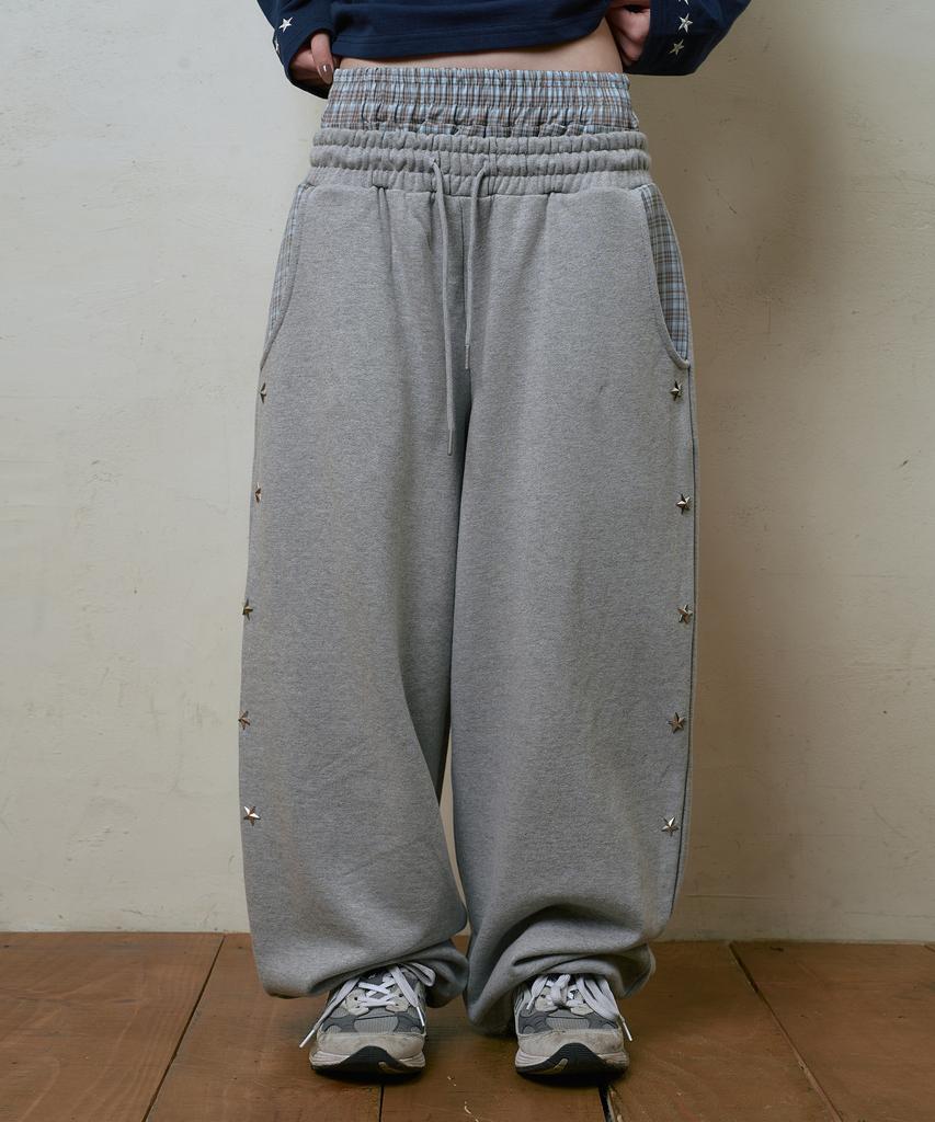 Lujeoseukeulleob Layered Star Studded Wide Sweatpants Gray