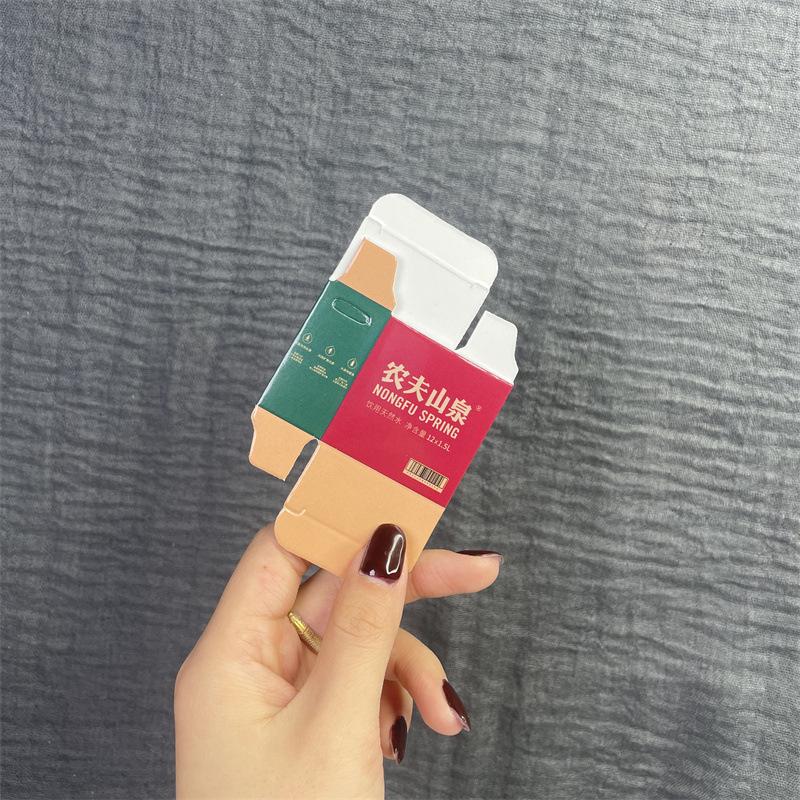 

Миниатюрный набор упаковок напитков для кукольного домика - Вода, Кола, Пиво (Аксессуары OB11)