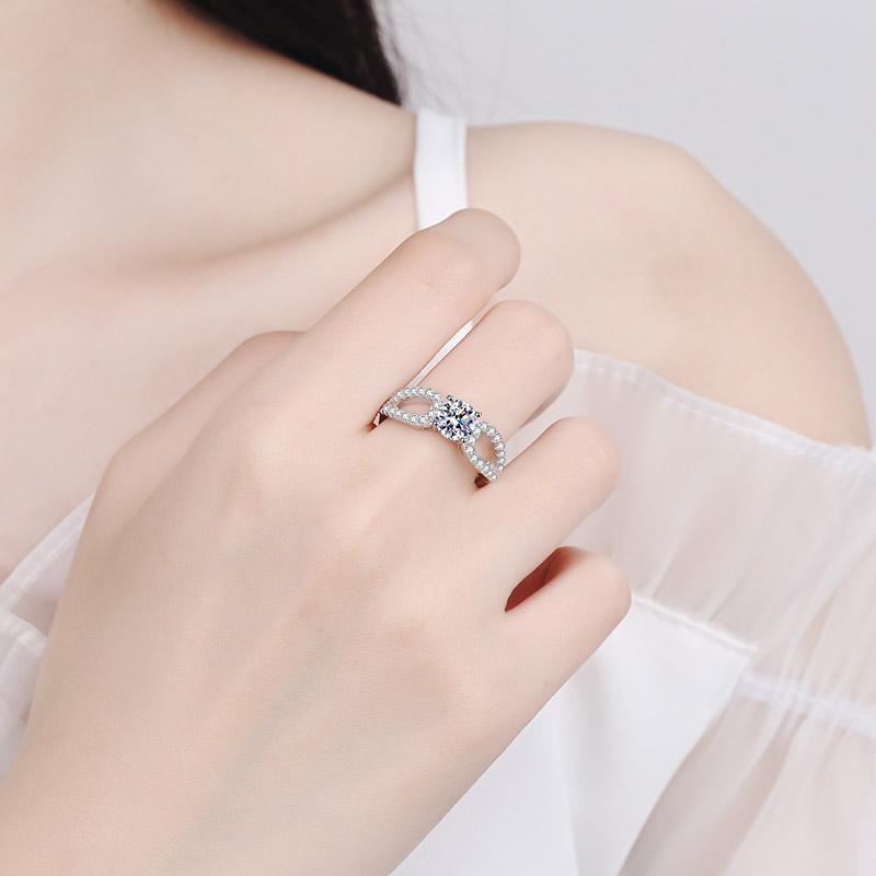 Hot Selling 8-Character Twisted 1CT Moissanite Diamond Brilliant Cut 925 Sterling Silver Ring