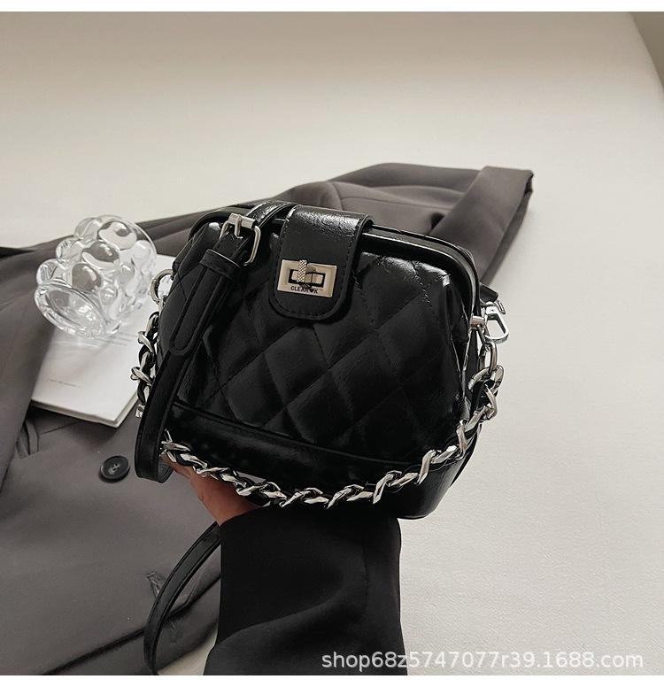Retro Niche Hand-held Small Square Bag Women's 2025 Spring New Korean Fashion Rhombus Chain One-shoulder Crossbody Bag