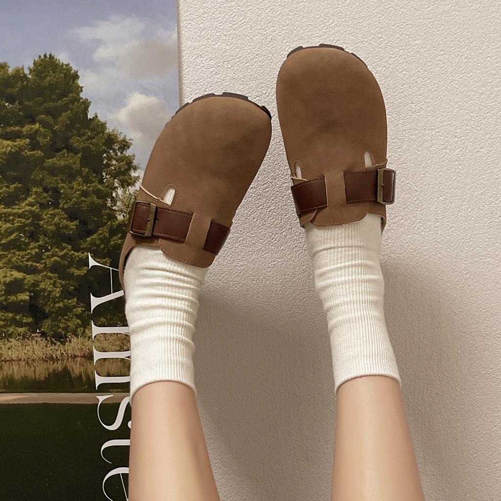 Chaussures tendance 2024 pour femmes : mules en daim, pantoufles, sandales avec soutien de la voûte plantaire, diapositives de plage, chaussures de maison de couleur unie