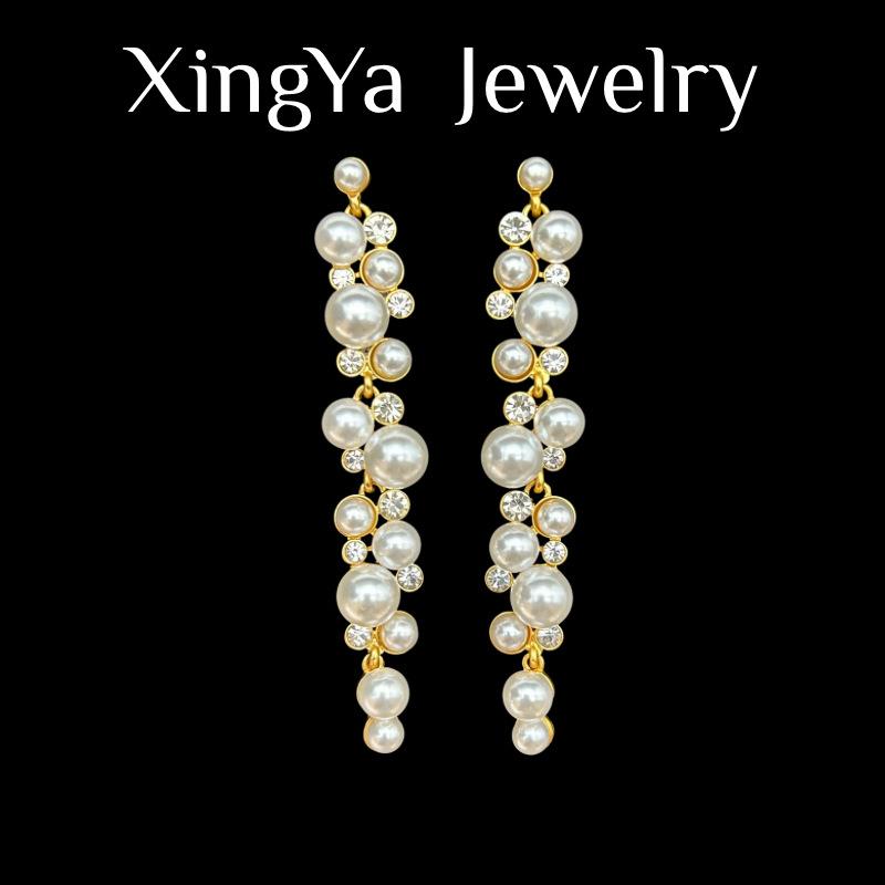 

Middle Aged Heavy Industry Shoulder Sweep Style Pearl Size Harbor High End Elegant Temperament Earrings Available In Two Colors