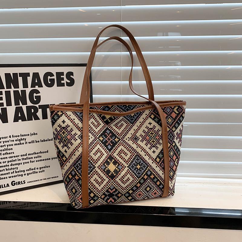 Pu Large Tote Bag For Women With Printed Design And Multiple Pockets For Daily Use