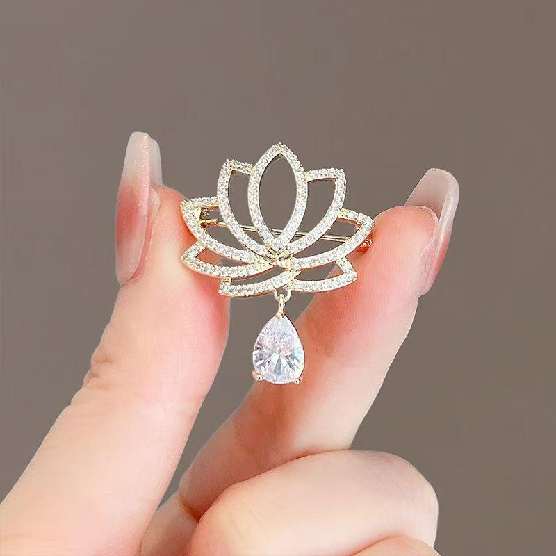 Elegant Pearl Brooch - High-End Minimalist Clothing Accessory
