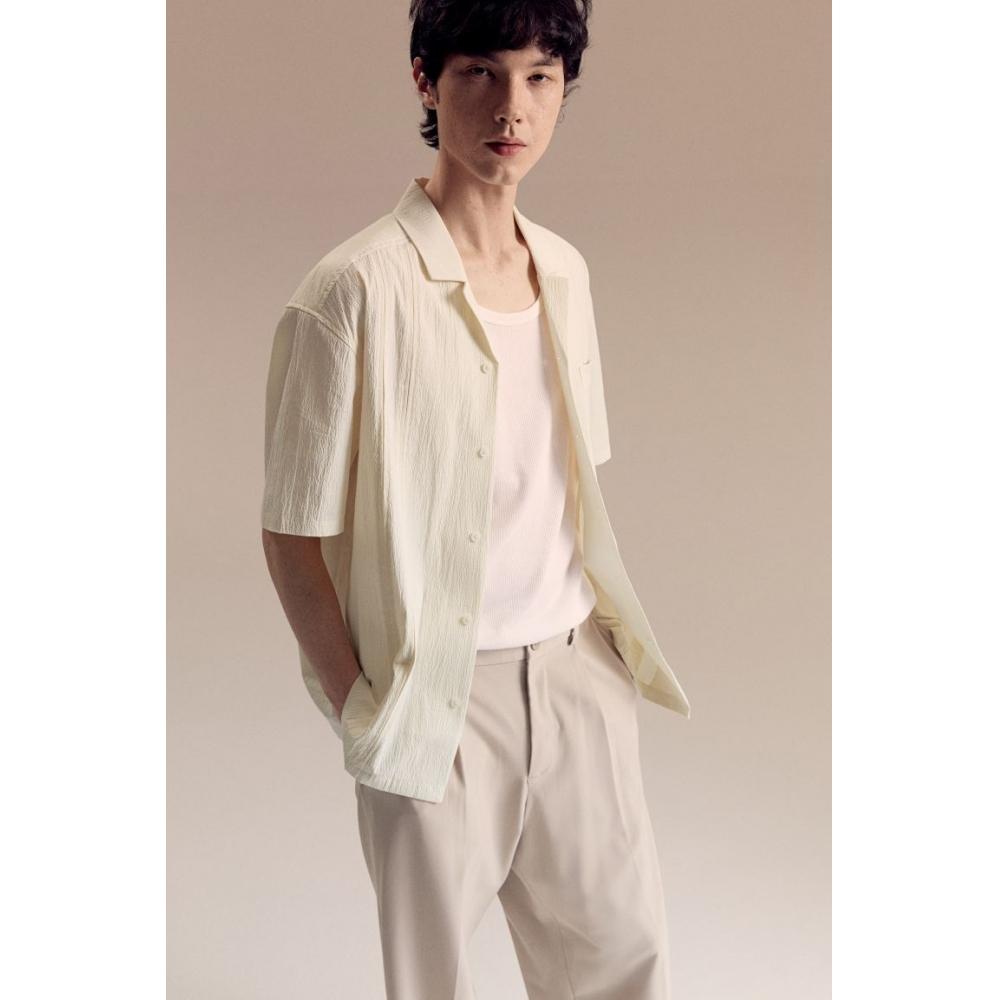 

HM свободная текстурированная походная рубашка кремового цвета