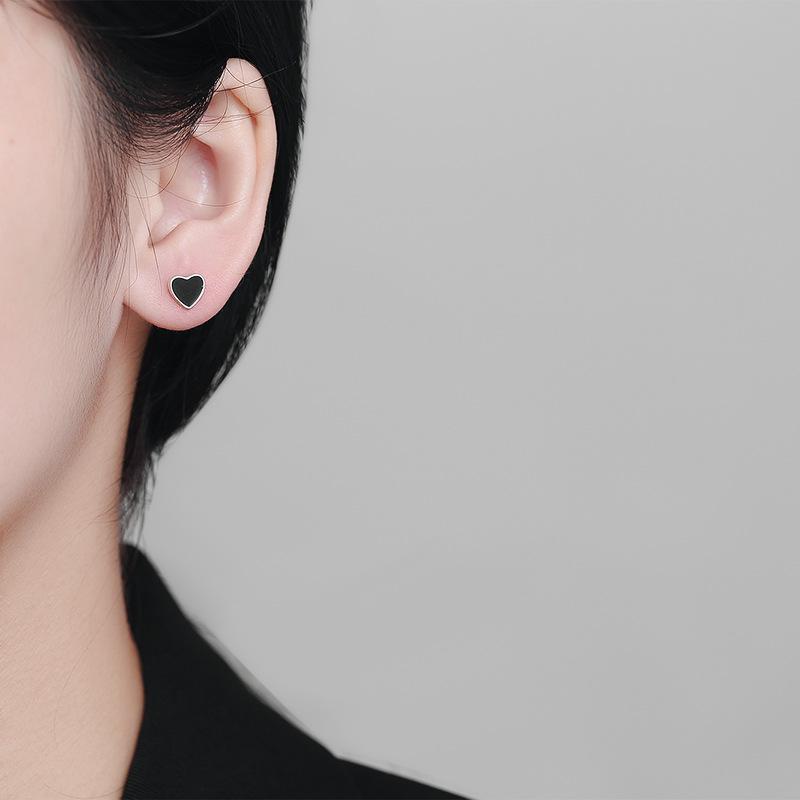 Silver Personality Black Love Stud Earrings Women'S Trend Simple Earrings Temperament Student Earrings Sweet Cool Wind