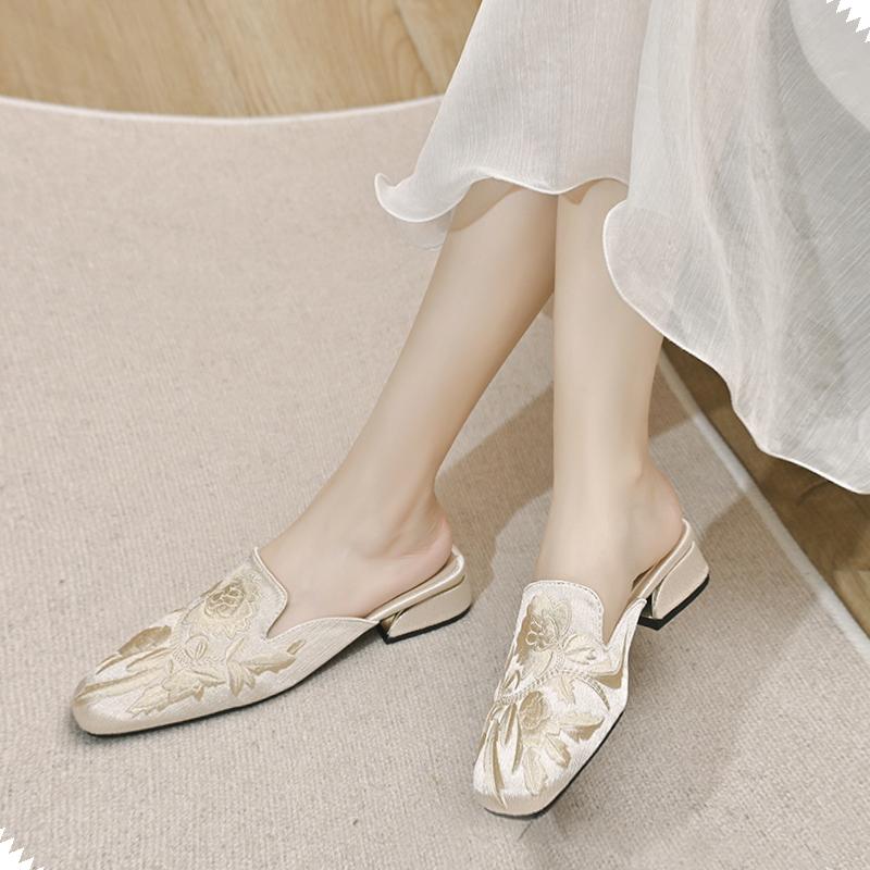 Fashion Desinger Embroider Silk Slippers Women Square Toe Med-high Heels Slides Shoes Woman Outdoor Floral Footwear Metal Heel Pantuflas