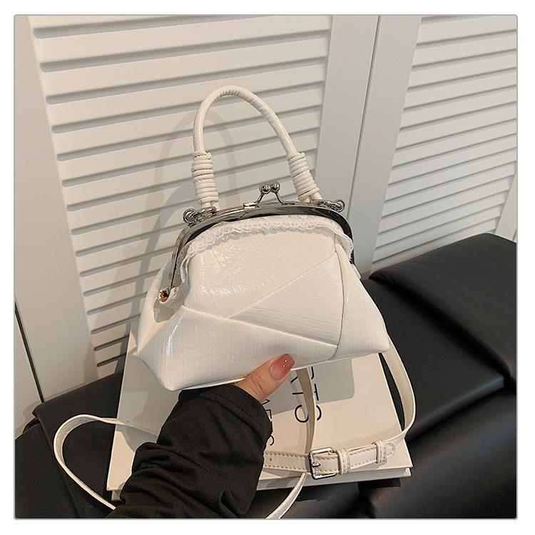 

2025 new bag clip shell bag high-end shoulder bag women s texture retro women s bag messenger bag білий