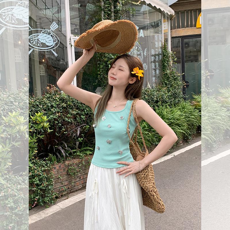 French three-dimensional sequined flower U-neck sling vest for women's summer slim-fitting waist pinching beautiful outer sleeveless short top
