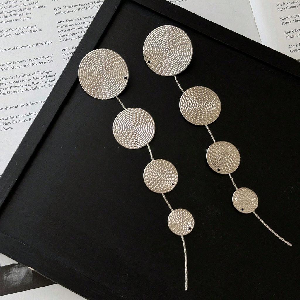 1 Pair Of Metal Round Patterned Long Tassel Earrings, Simple And Versatile Earrings To Decorate Face Shape And Temperament