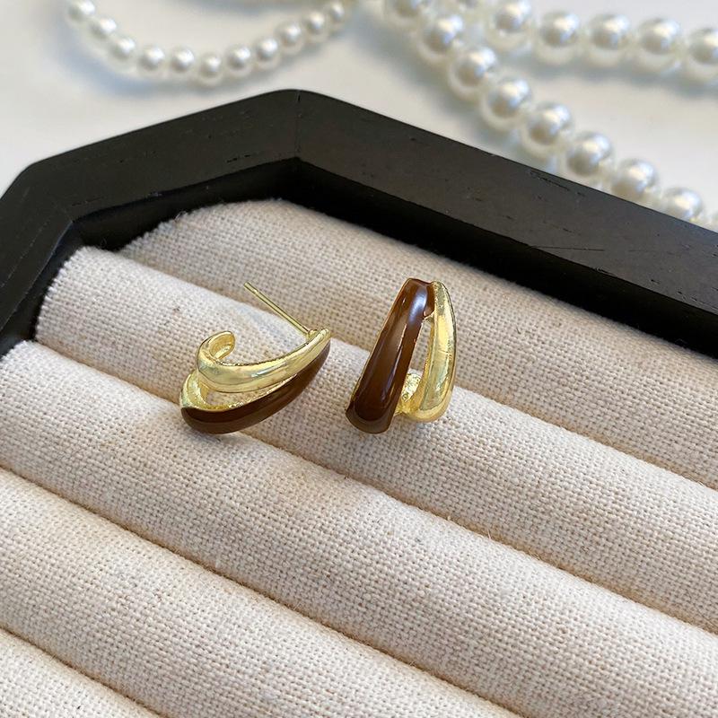 Elegant Retro Wine Red Drip Glaze Earrings: Fashionable Double-Layer Hong Kong Style for Everyday Versatility and Women's High-End Charm.