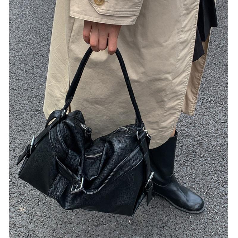 Fashionable Large Capacity Motorcycle Bag for Women, New Niche Crossbody Bag, Armpit Bag, High-end Sensory Communication, Hot Girl Tote Bag