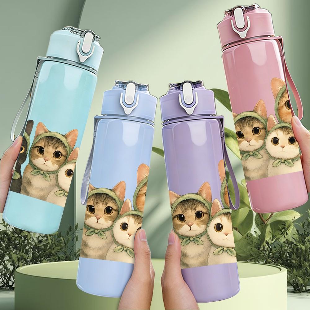 1PC Three Cat Family Portrait 750ml Color Plastic Sports Water Bottle Leakproof Flip Straw Lid Suitable for Sports Office Home Use