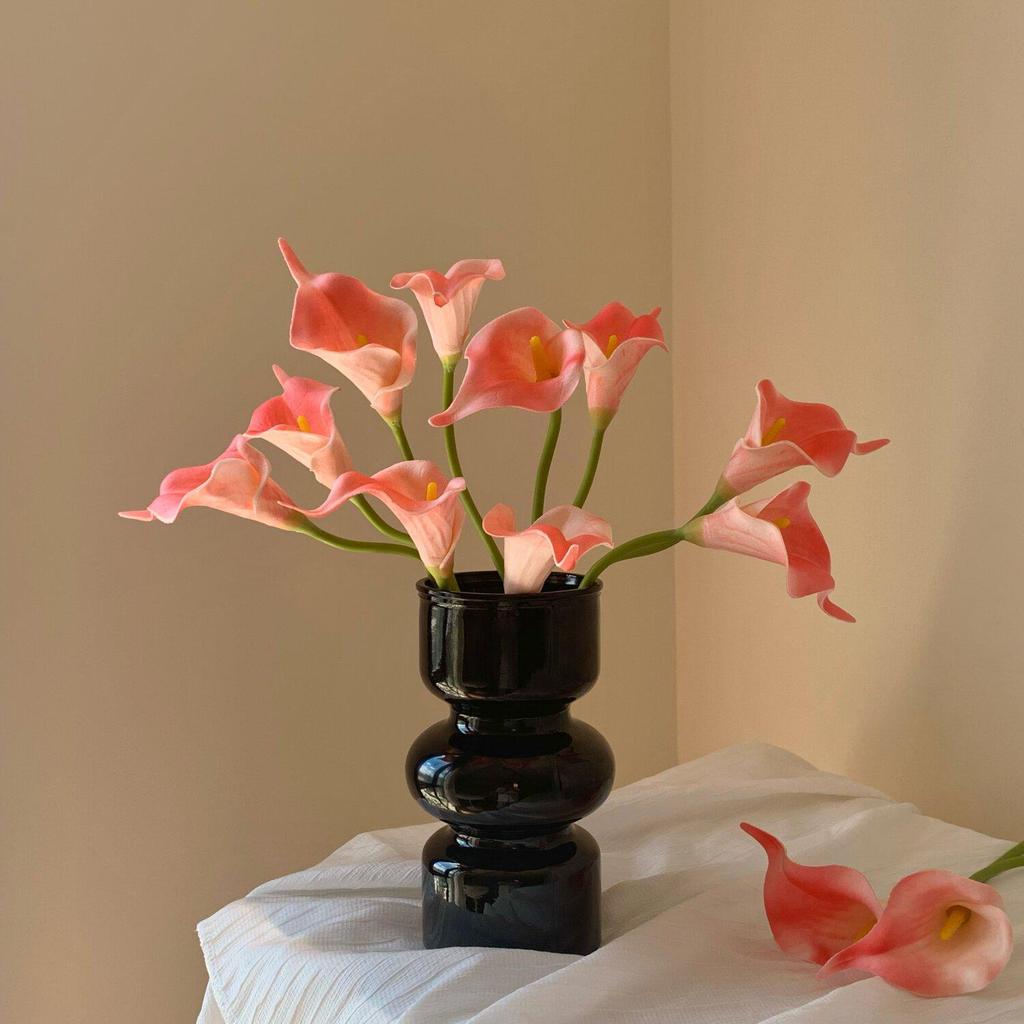 Elegant Calla Lily Faux Flower with Black Glass Vase for Living Room Decor