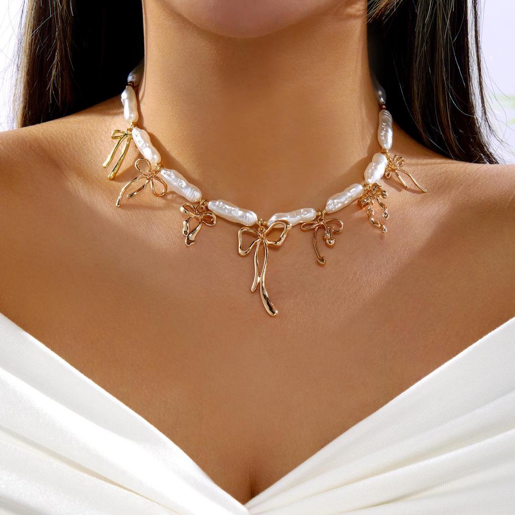 Collana di Perle Barocche Europee e Americane 2026 Inizio Primavera con Ciondoli Stella Marina e Fragola