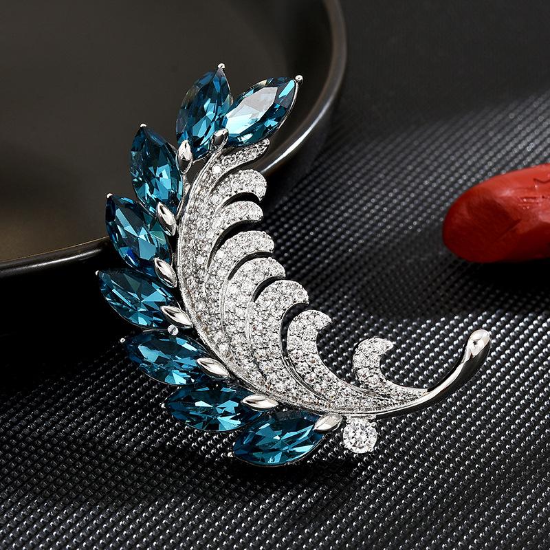 European Design Sense of Elegance Temperament Full of Zirconium Leaves Brooch Anti-light Accessories Classic Luxury