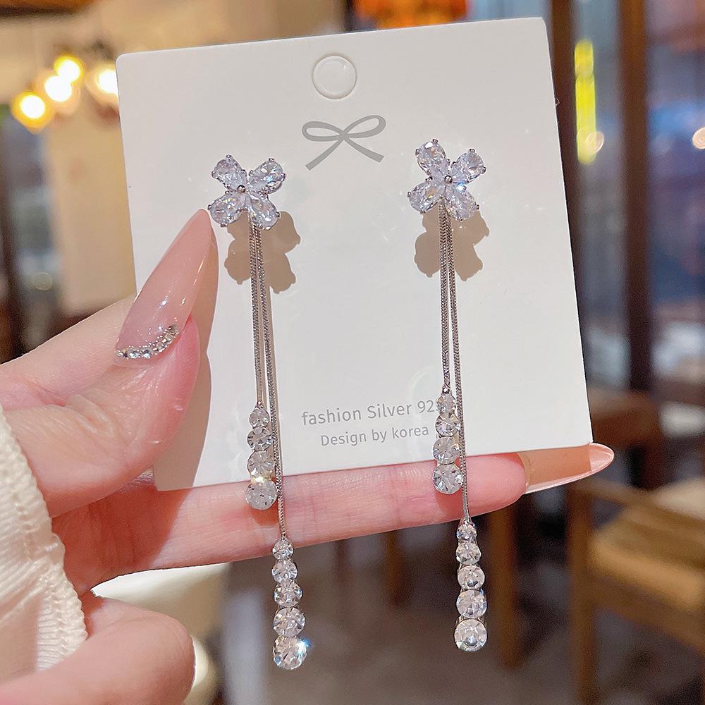 Koreanische Socialite Leichter Luxus Quastenohrringe – Herbst/Winter Silber Stecker für Damen