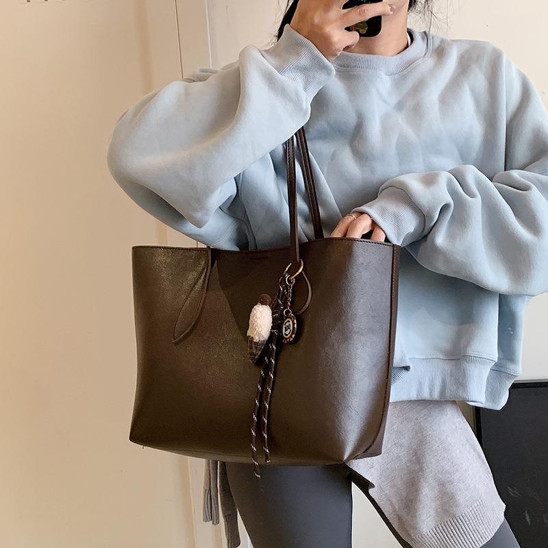 Fashion and Leisure Large-capacity Tote Bag Women's Winter New Shoulder Bag Commuter Armpit Bag