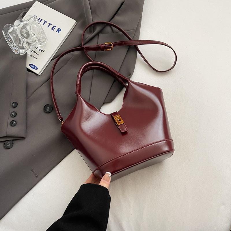 

New product hot sale niche retro portable bucket bag women s casual versatile commuter premium messenger bag 27*11*21