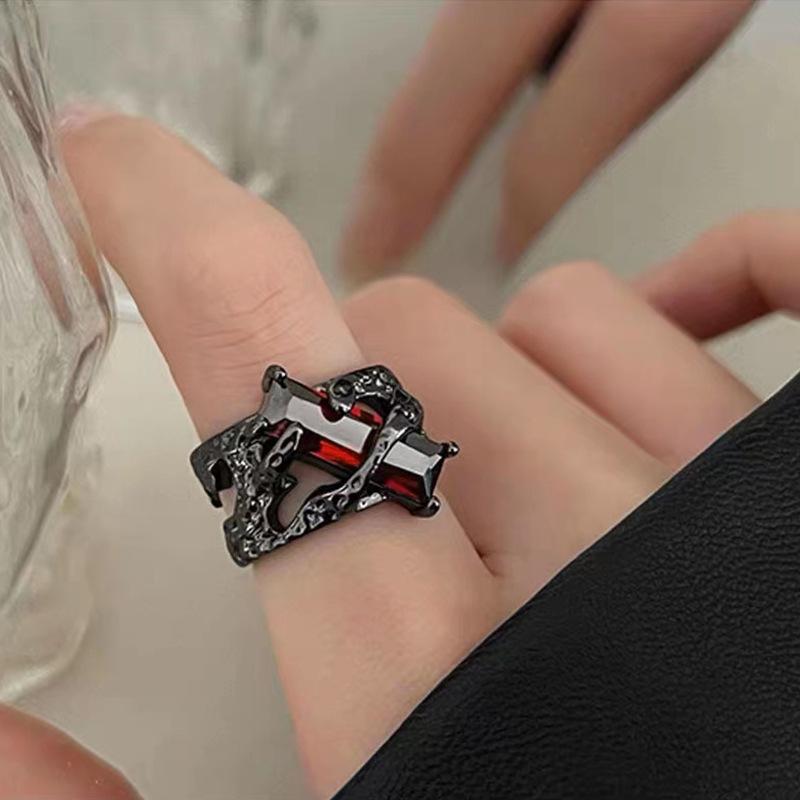 Punk Gothic Red Crystal Heart Rings for Women Vintage Metal Liquid Irregular Thorns Geometric Ring Aesthetic Y2K Jewelry Gift