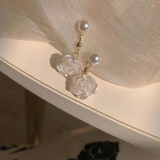 1 Pair Women Earrings Camellia Shape Faux Pearl Design Show Unique Charm Alloy Mini Flower Style Elegant All-Match Drop Earrings for Dating