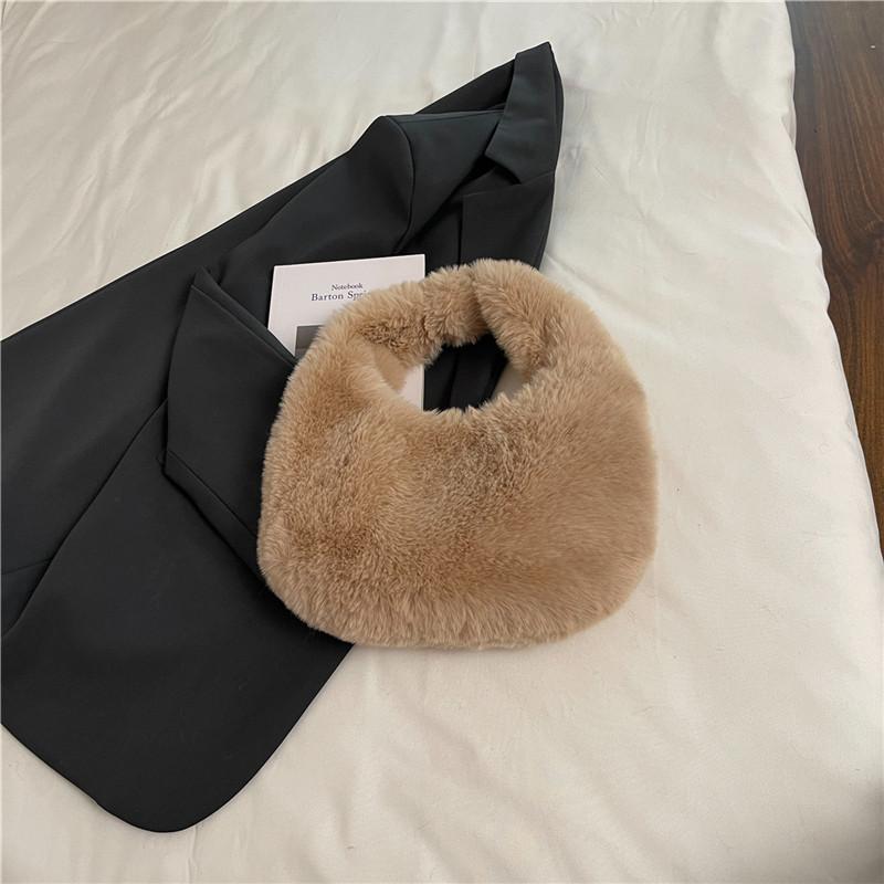 Korean Ins Trendy Fashion Plush Dumpling Bag 2025 Autumn New Foreign Style Plush Bag Large Capacity Shoulder Bag