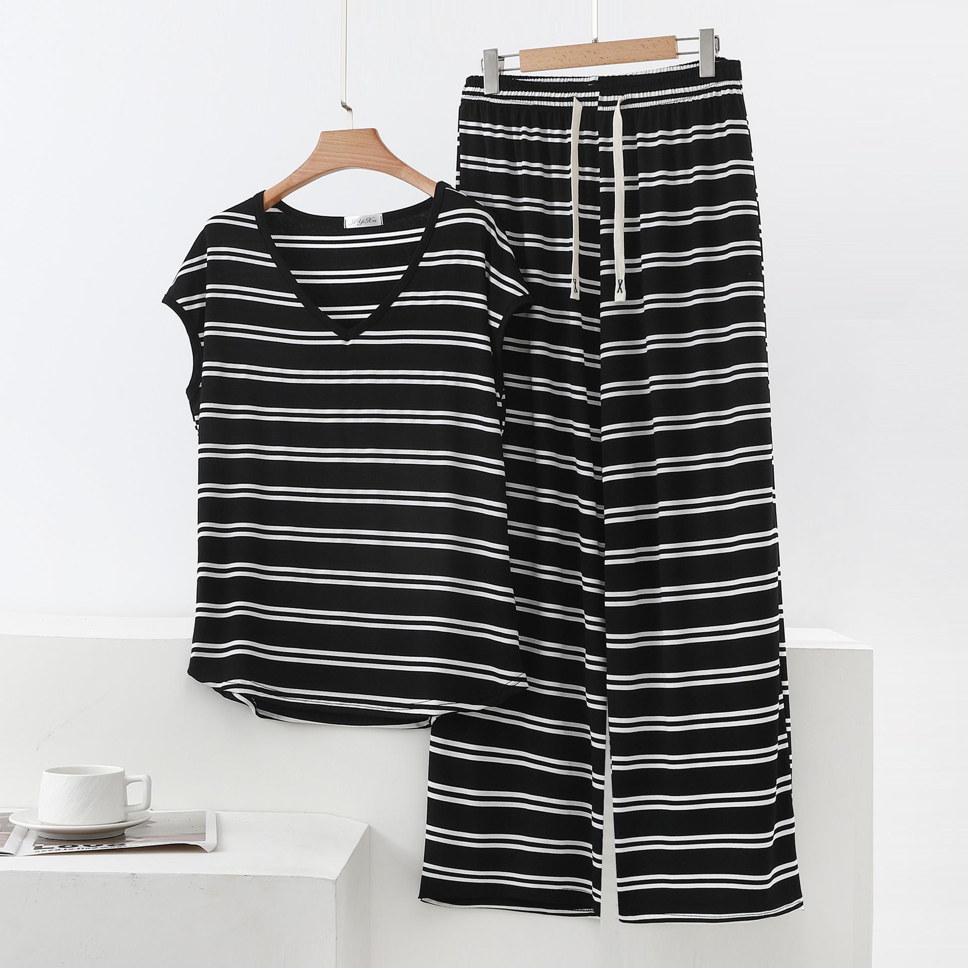

Ретро-комплект в полоску с V-образным вырезом большого размера: Черно-белый топ с короткими рукавами и широкими брюками M