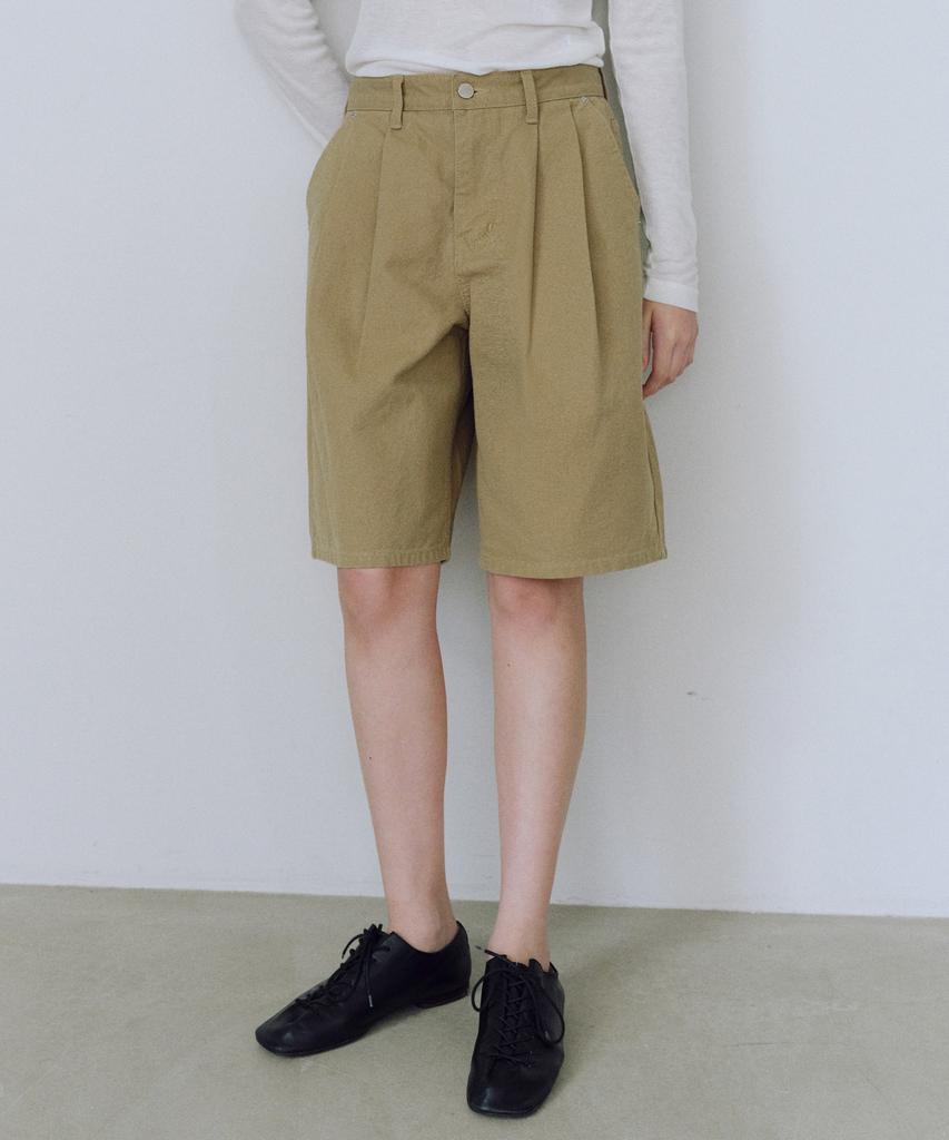 Yulago Two-Tuck Bermuda Denim Pants