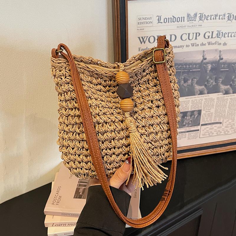 Women Handmade Straw Woven Small Saddle Bag Fashion Crossbody Shoulder Bag Ladies Simple Design Summer Travel Beach Bag CLE