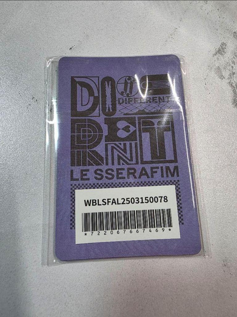 [USED] le sserafim different official trading card