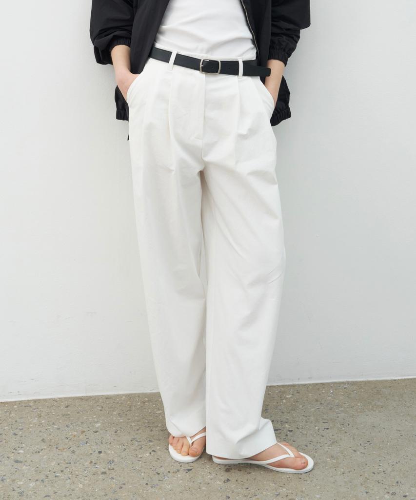 Nobeu Two-Tuck Pants_White