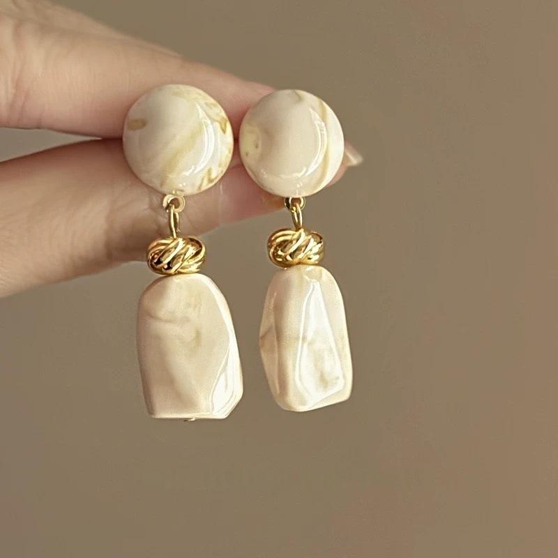 

Retro Temperament Maillard Amber Color Irregular Geometry Rectangle Acrylic Dangle Earrings for Women Korean Designer Jewelry